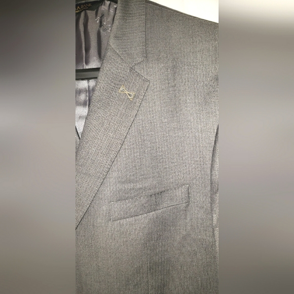 JoS. A. Bank, Signature Gold, 100 % wool suit. New old stock, with original tag. - Picture 16 of 16